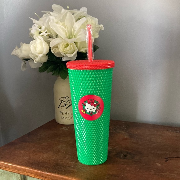 NWT- Hello Kitty- Wreath-Textured- Green & Red- 24oz Christmas Holiday Tumbler - Picture 3 of 17